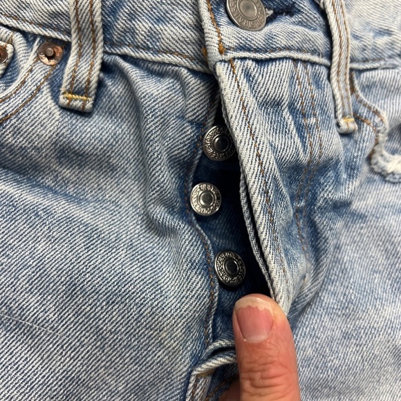 VINTAGE LEVI'S 501 Women's Light Blue Button Fly Jean Short Shorts 27 Raw Hem - Picture 8 of 8